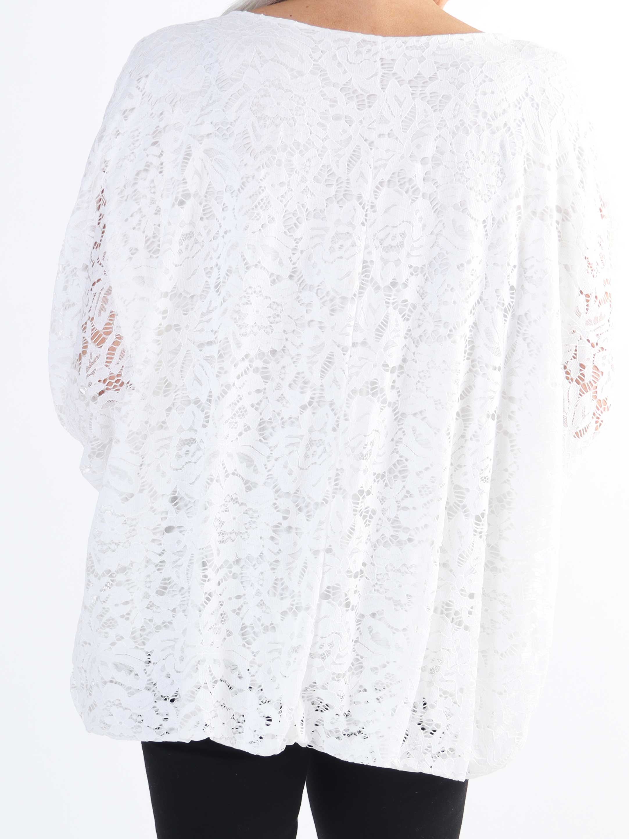 Destiny Lace - Plus size spetsblus med fladdermusärmar